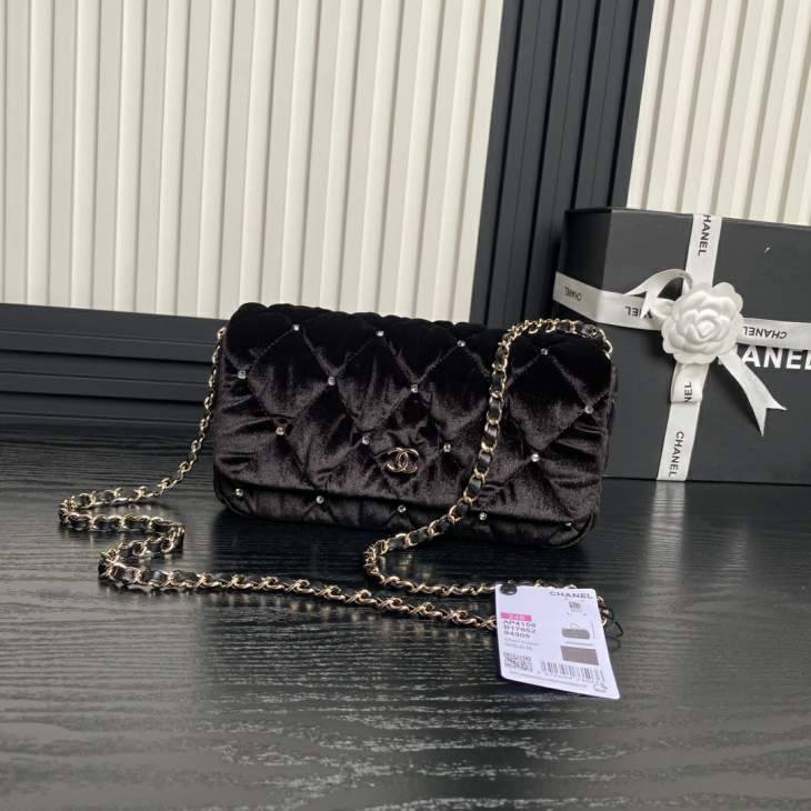 Picture of Chanel Handbags _SKUfw239862287fw